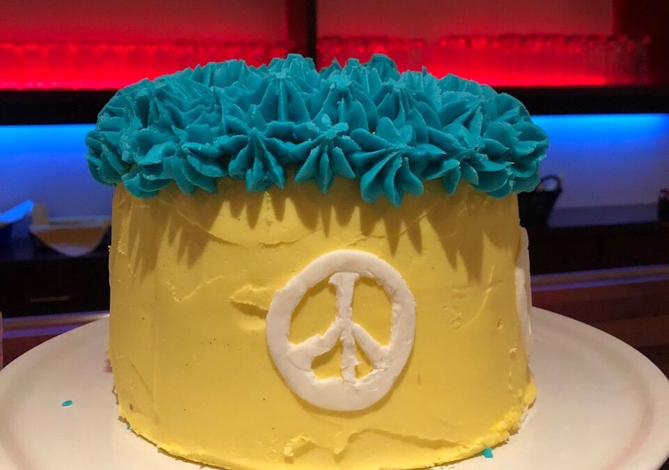 Gelb-blauer Kuchen